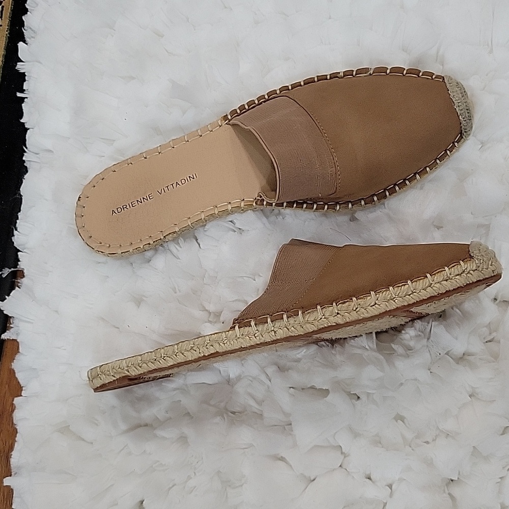 Adrienne Vittadini Arnie Espadrilles flat slip-ons tan size 8 New withou7 Tags…